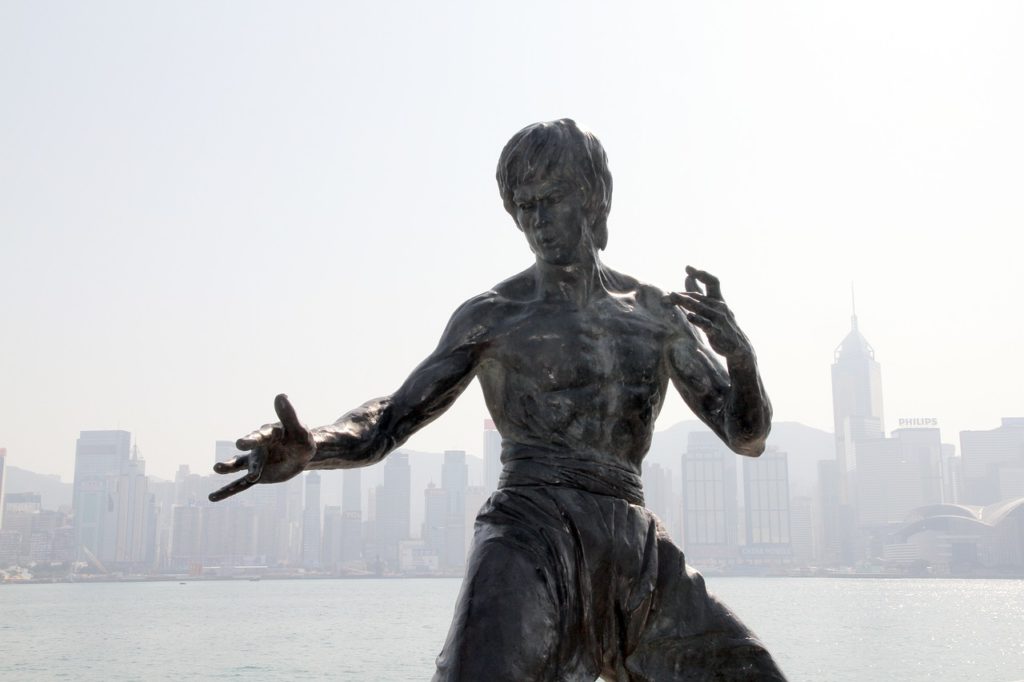 Statua-Bruce-Lee-imparare-a-gestire-le-difficoltà
